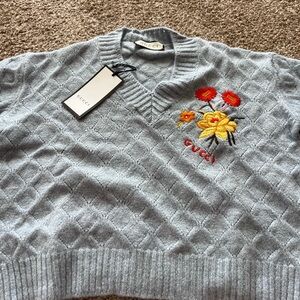 Gucci Light Gray V-Neck Sweater with Floral Design